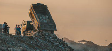 危險廢物非法傾倒屢禁不止的背后是什么作祟？又該如何解決？